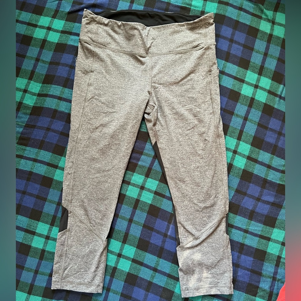 Lululemon size 10 pace rival crop leggings